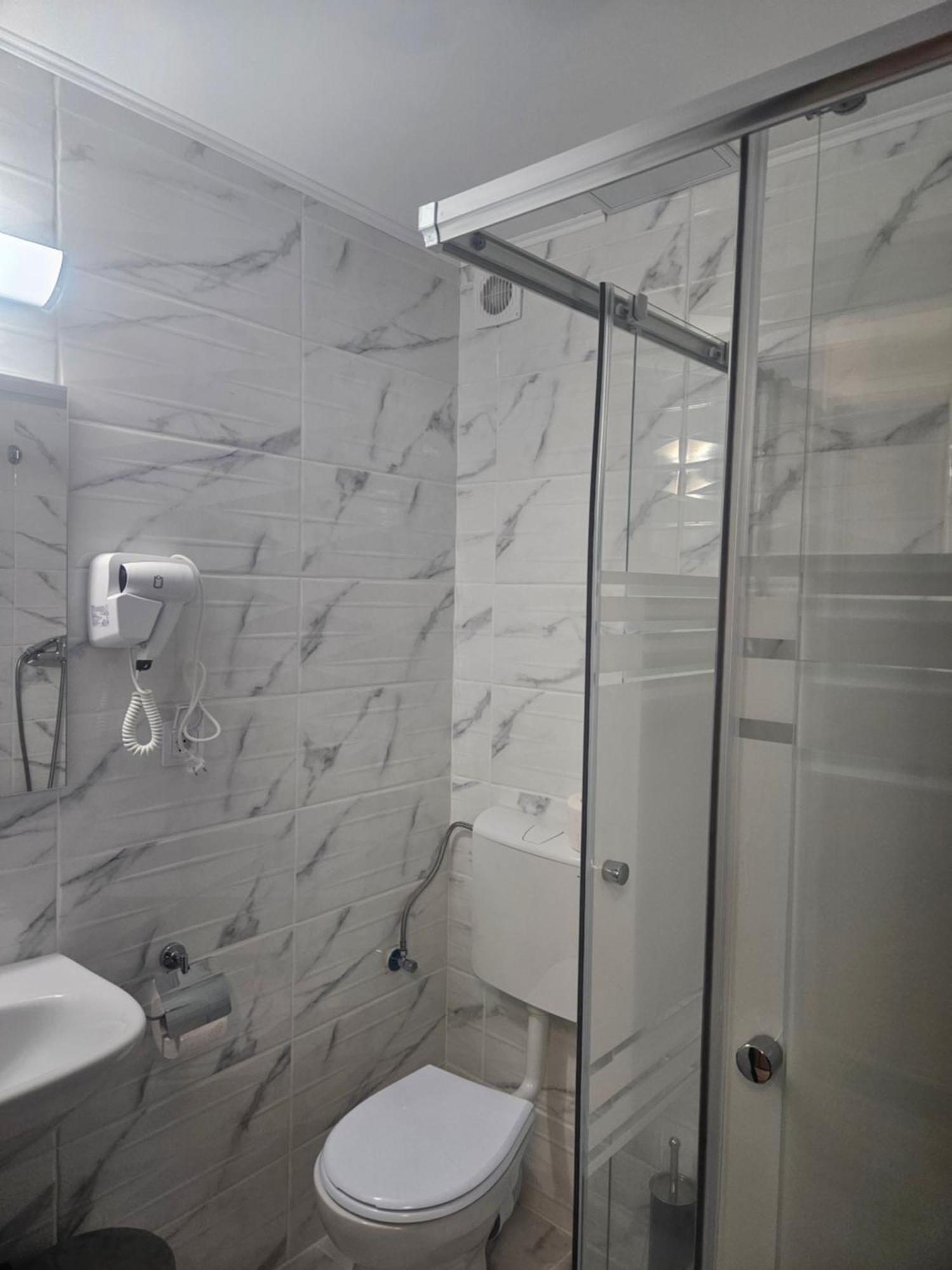 בוקרשט Hotel Marina 2 מראה חיצוני תמונה