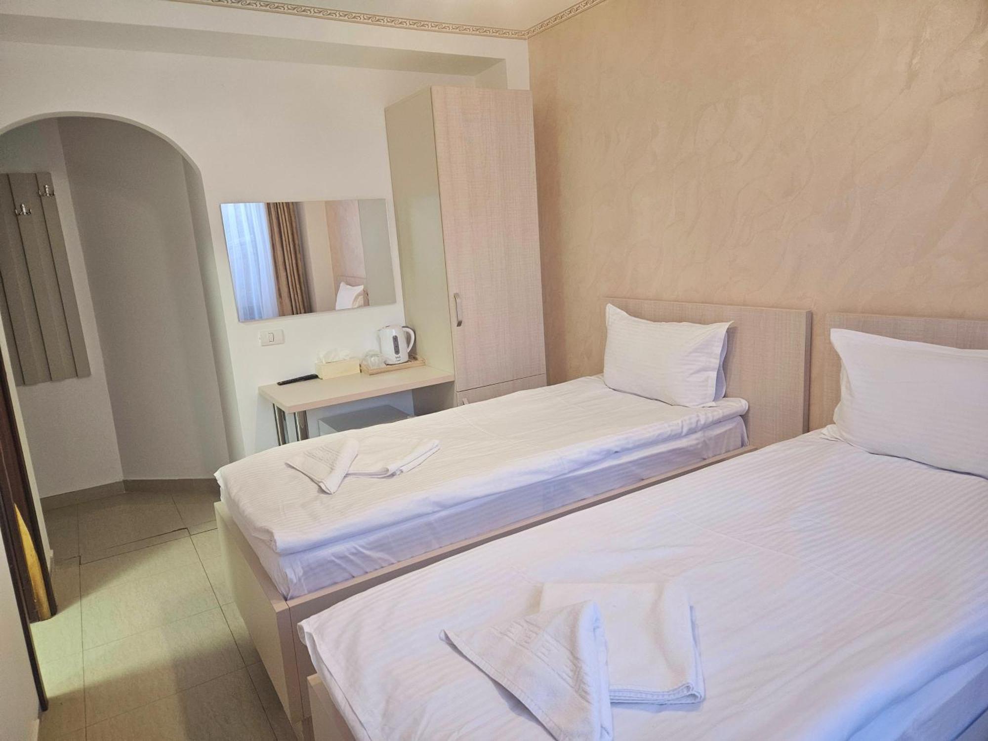 בוקרשט Hotel Marina 2 מראה חיצוני תמונה